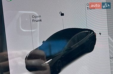 Седан Tesla Model 3 2021 в Львові
