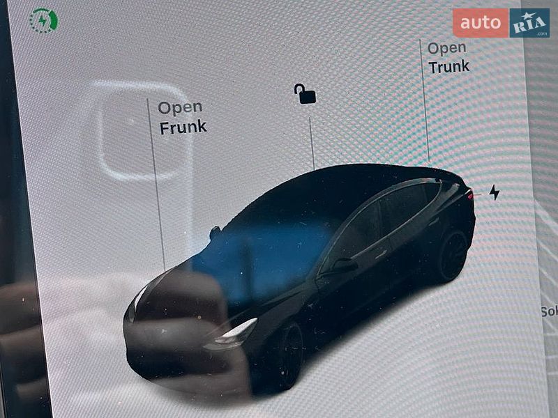Седан Tesla Model 3 2021 в Львові