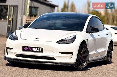 Tesla Model 3  2019
