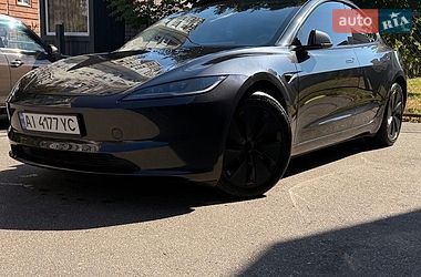 Tesla Model 3  2024