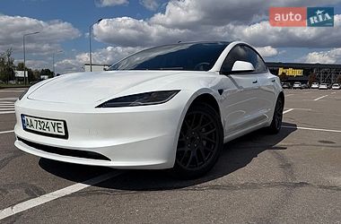 Tesla Model 3  2025