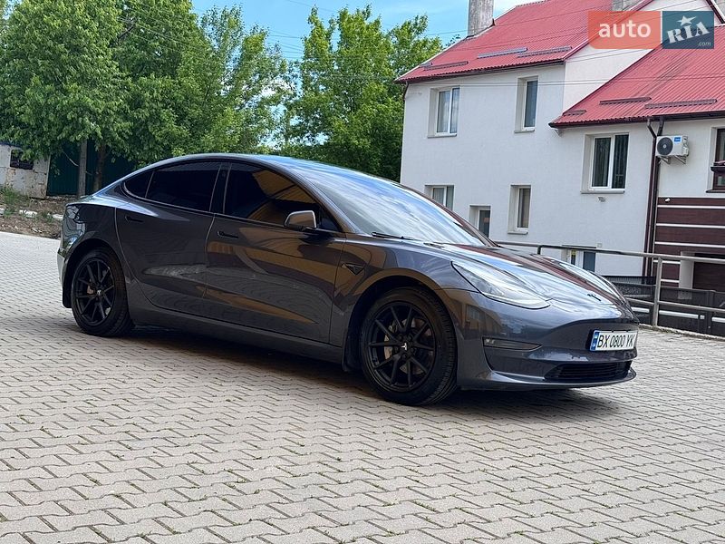 Седан Tesla Model 3 2022 в Хмельницком