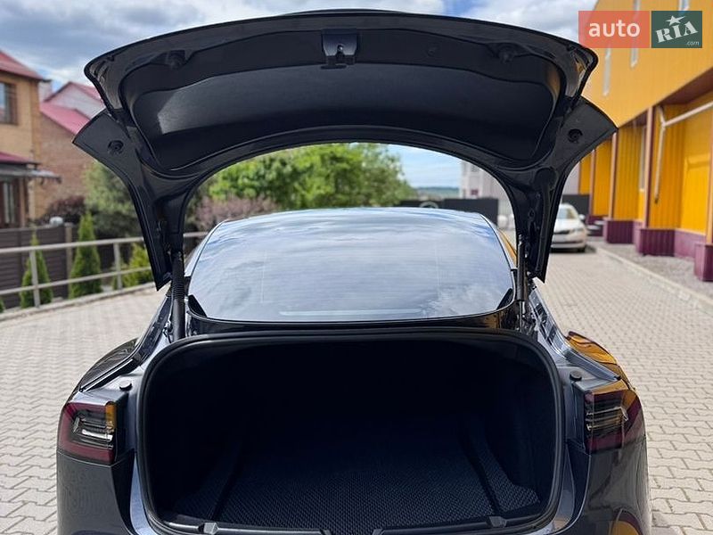 Седан Tesla Model 3 2022 в Хмельницком