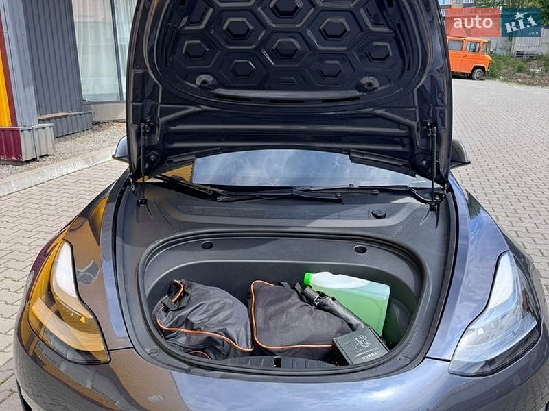 Седан Tesla Model 3 2022 в Хмельницком