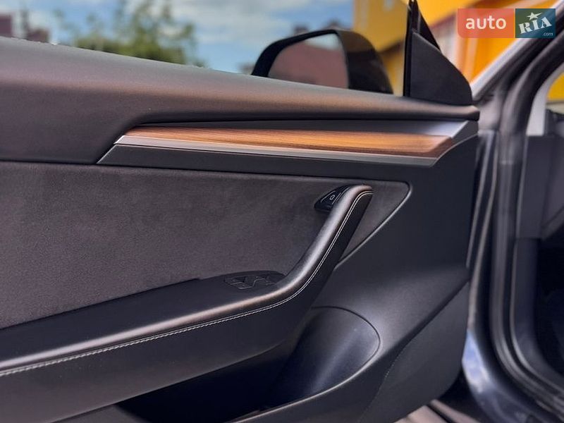 Седан Tesla Model 3 2022 в Хмельницком