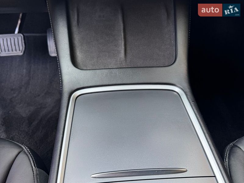 Седан Tesla Model 3 2022 в Хмельницком