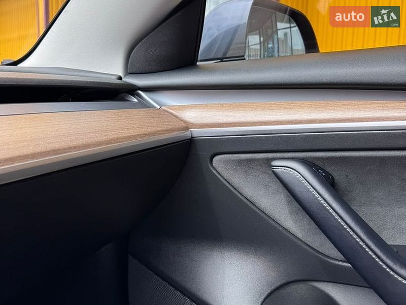 Седан Tesla Model 3 2022 в Хмельницком