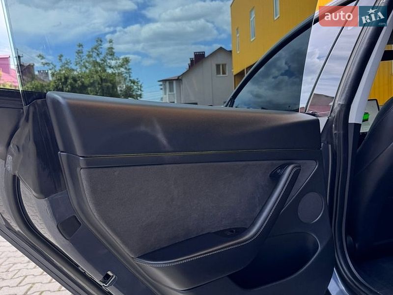Седан Tesla Model 3 2022 в Хмельницком