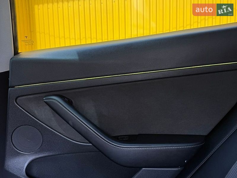 Седан Tesla Model 3 2022 в Хмельницком