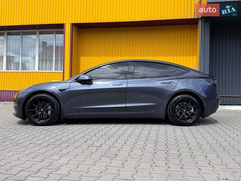 Седан Tesla Model 3 2022 в Хмельницком