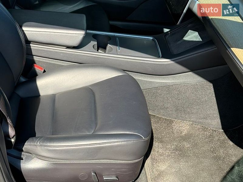 Седан Tesla Model 3 2021 в Одесі