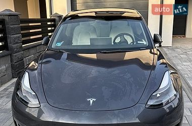 Tesla Model 3  2022