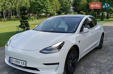 Седан Tesla Model 3 2020 в Хмельницькому Седан Tesla Model 3 2020 в Хмельницькому