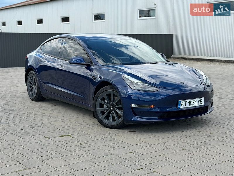 Седан Tesla Model 3 2022 в Калуше
