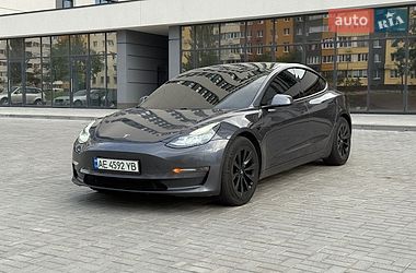 Tesla Model 3  2021