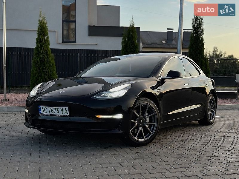 Седан Tesla Model 3 2019 в Луцке
