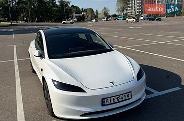 Tesla Model 3  2024