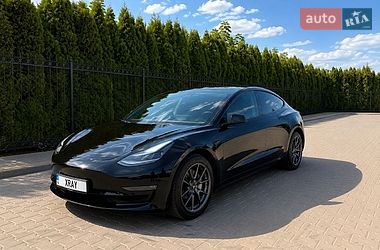 Tesla Model 3  2022