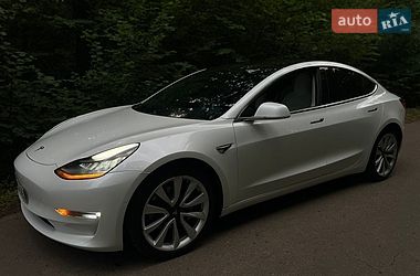 Tesla Model 3  2019