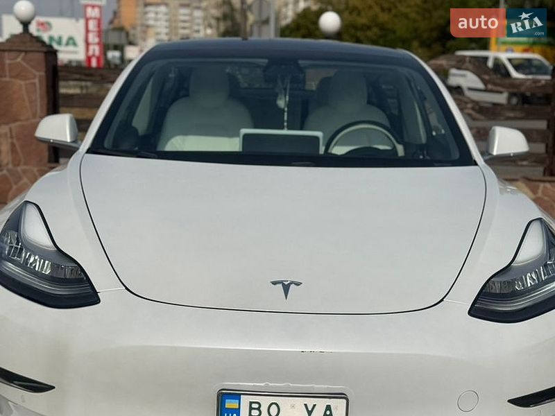 Седан Tesla Model 3 2019 в Тернополе