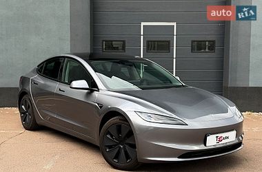 Седан Tesla Model 3 2025 в Киеве