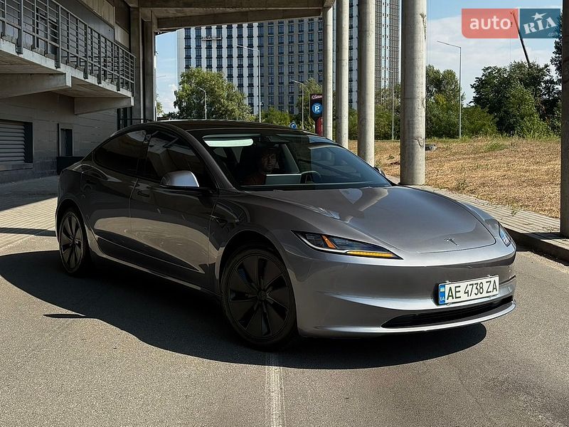 Tesla Model 3 2024