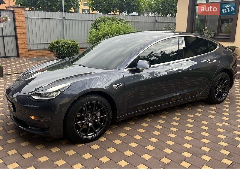 Седан Tesla Model 3 2019 в Киеве