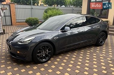 Tesla Model 3  2019