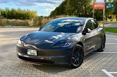Tesla Model 3  2024