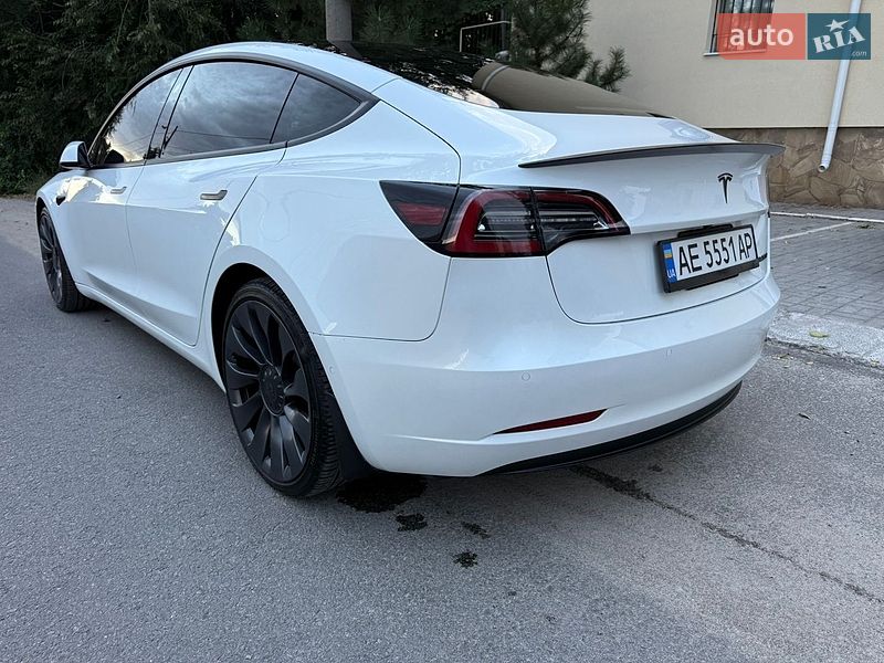 Седан Tesla Model 3 2021 в Дніпрі