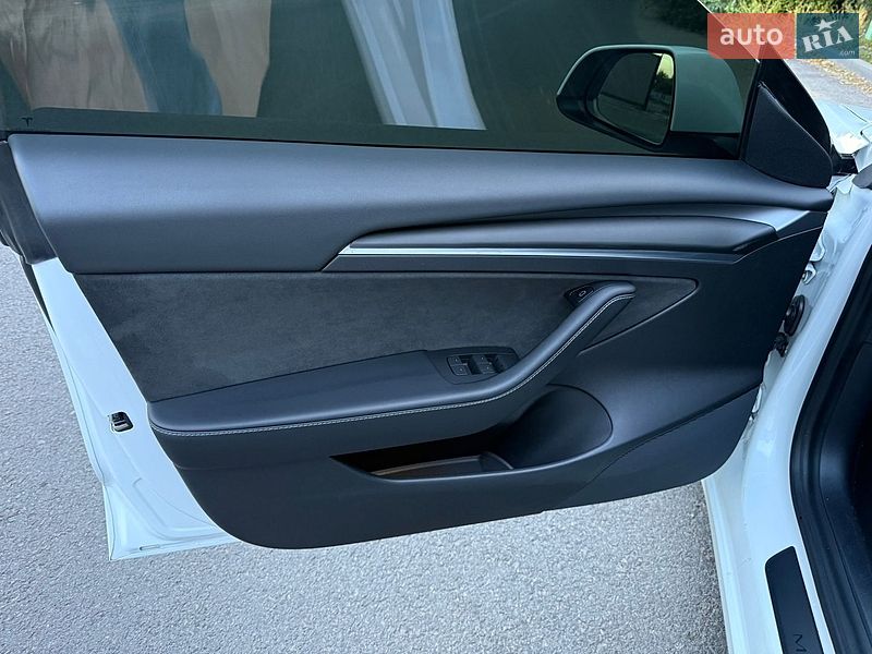 Седан Tesla Model 3 2021 в Дніпрі