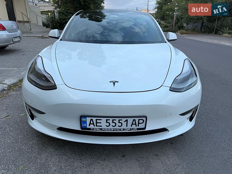 Седан Tesla Model 3 2021 в Дніпрі