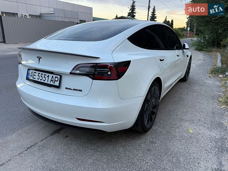 Седан Tesla Model 3 2021 в Дніпрі