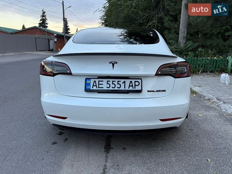 Седан Tesla Model 3 2021 в Дніпрі