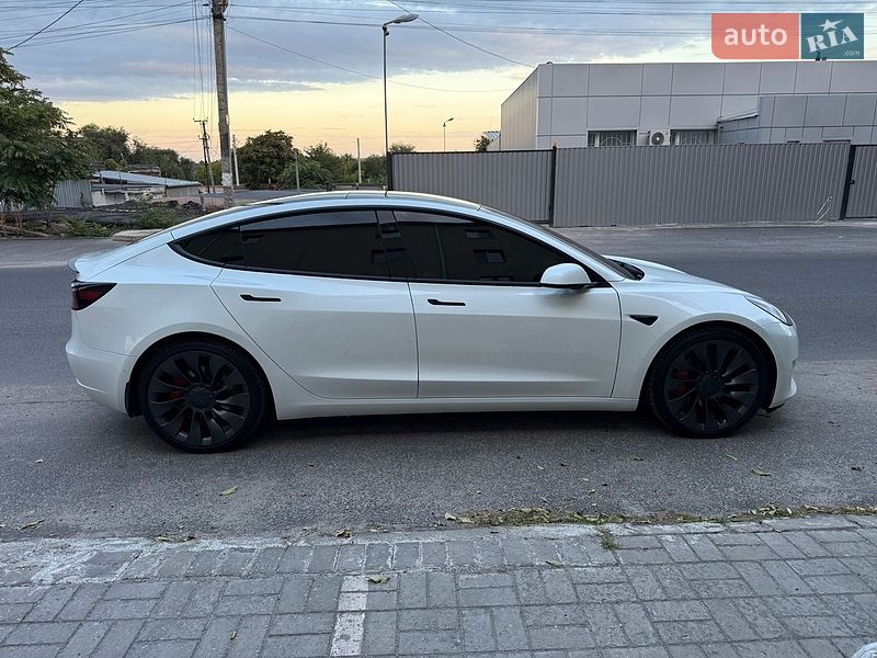 Седан Tesla Model 3 2021 в Дніпрі