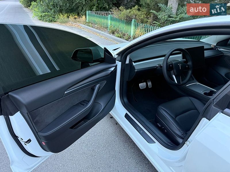 Седан Tesla Model 3 2021 в Дніпрі