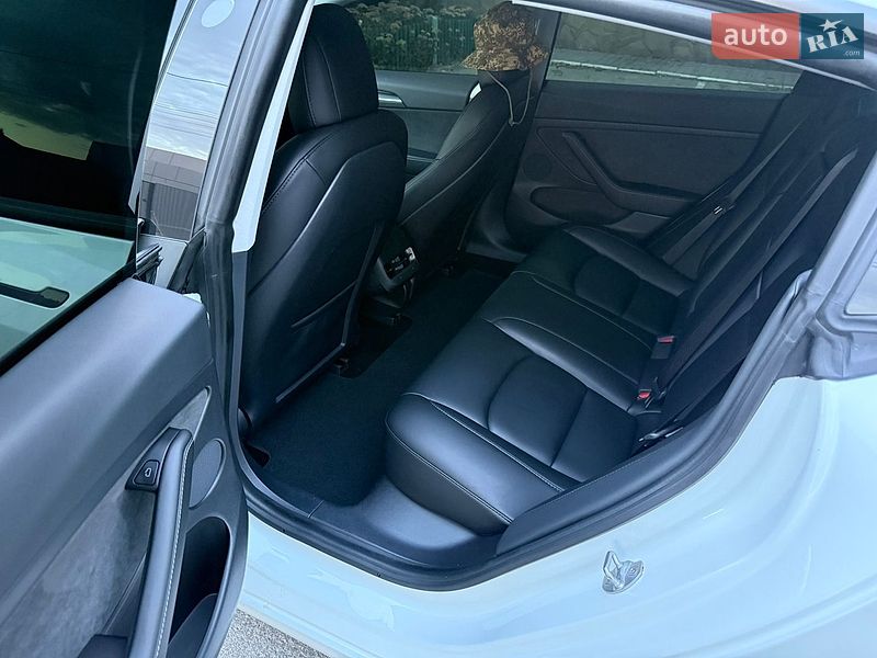 Седан Tesla Model 3 2021 в Дніпрі