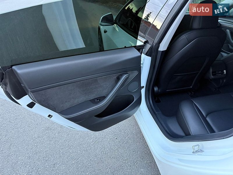 Седан Tesla Model 3 2021 в Дніпрі