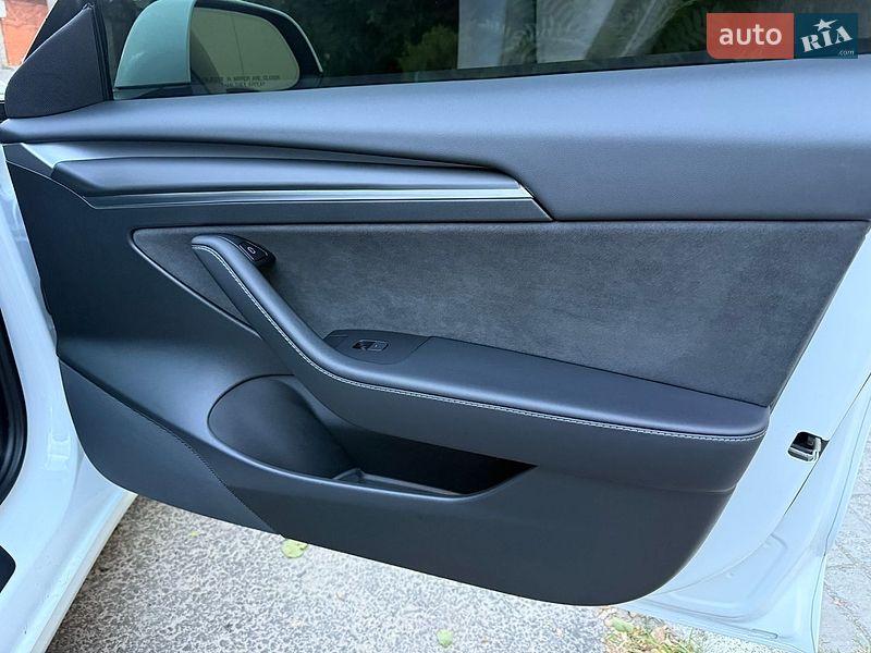 Седан Tesla Model 3 2021 в Дніпрі