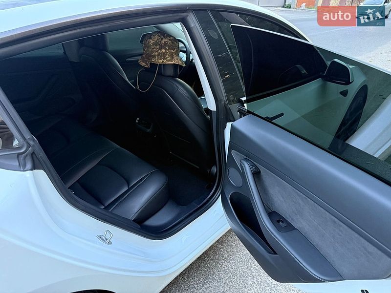 Седан Tesla Model 3 2021 в Дніпрі