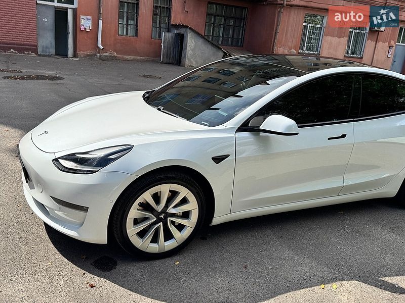 Седан Tesla Model 3 2021 в Кривом Роге