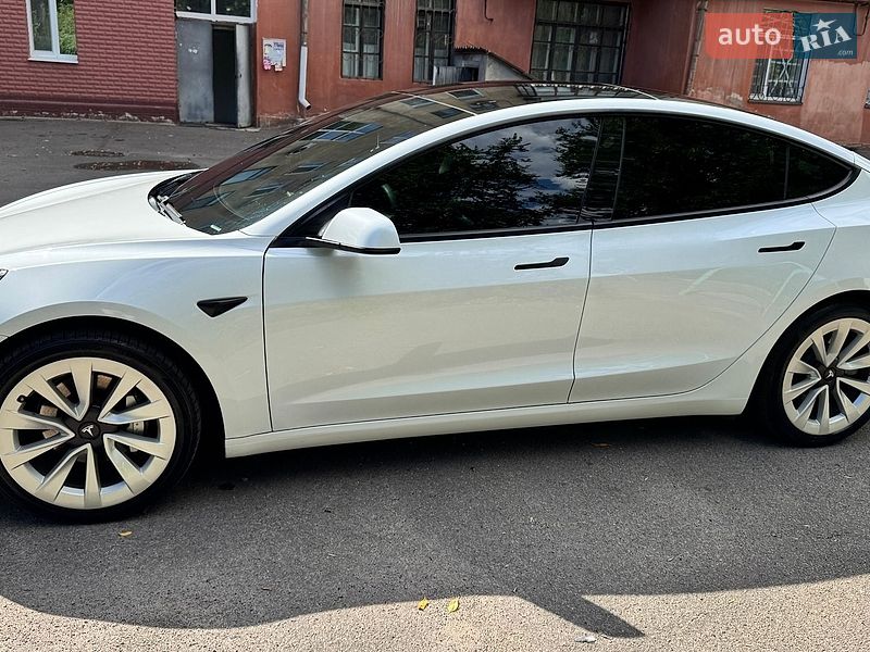Седан Tesla Model 3 2021 в Кривом Роге