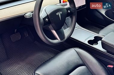 Седан Tesla Model 3 2021 в Кривом Роге