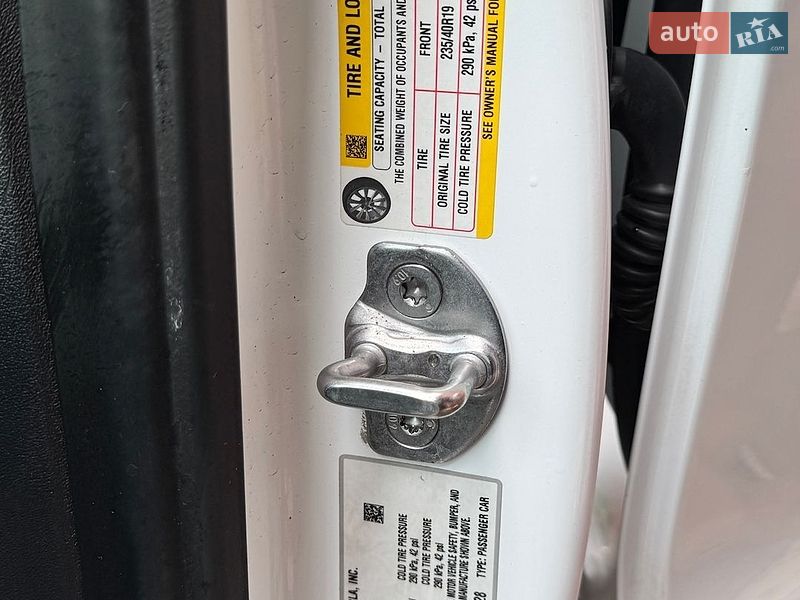 Седан Tesla Model 3 2021 в Кривом Роге