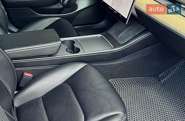 Седан Tesla Model 3 2021 в Кривом Роге