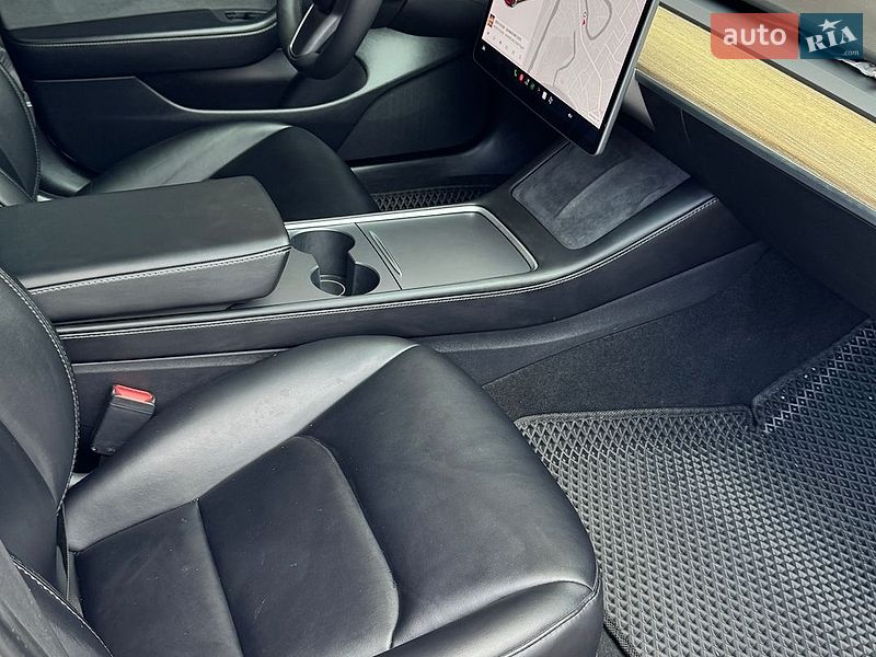 Седан Tesla Model 3 2021 в Кривом Роге