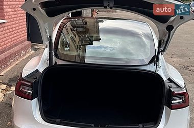 Седан Tesla Model 3 2021 в Кривом Роге