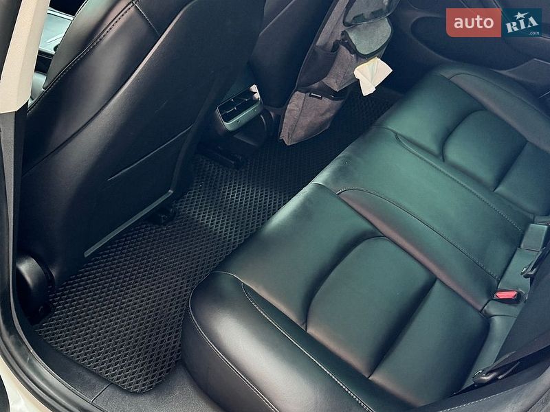 Седан Tesla Model 3 2021 в Кривом Роге