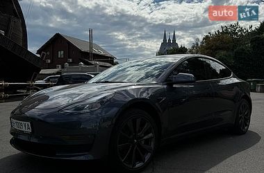 Tesla Model 3  2021