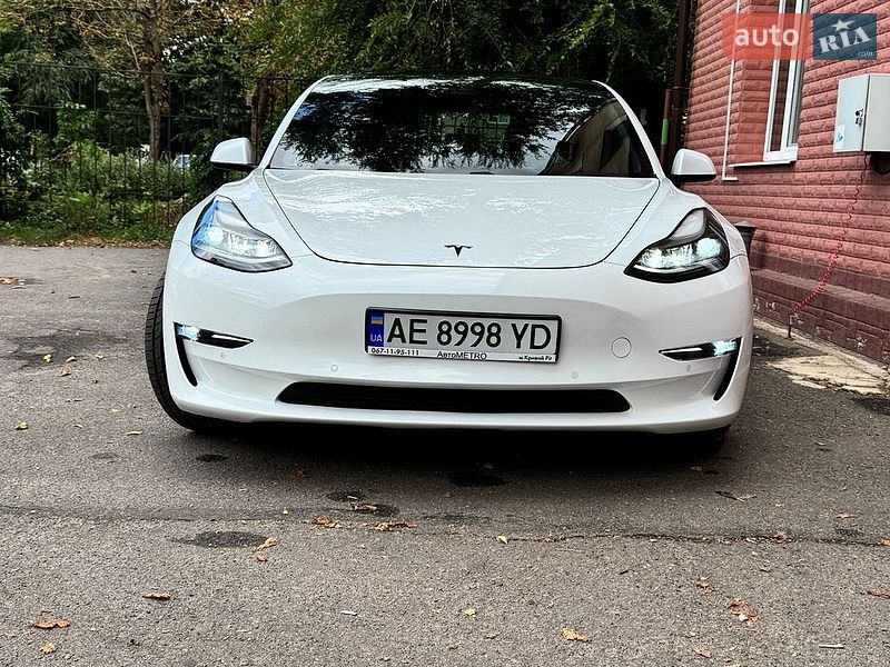 Седан Tesla Model 3 2021 в Кривом Роге